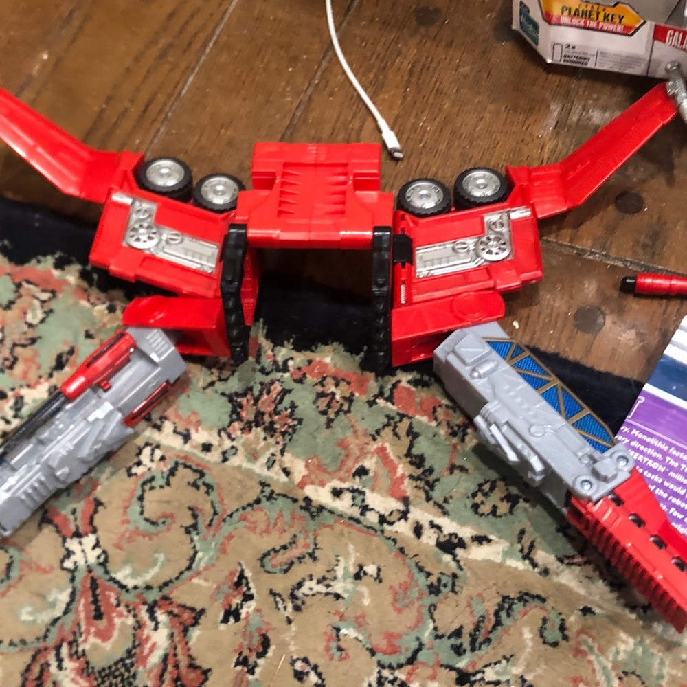 2004 Hasbro Transformers Cybertron Optimus Prime (Primus Unleashed) - Picture 7 of 13
